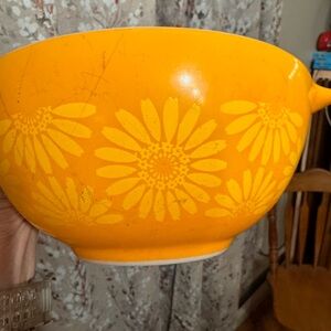 Pyrex Yellow Floral Bakeware Bowl with Handle